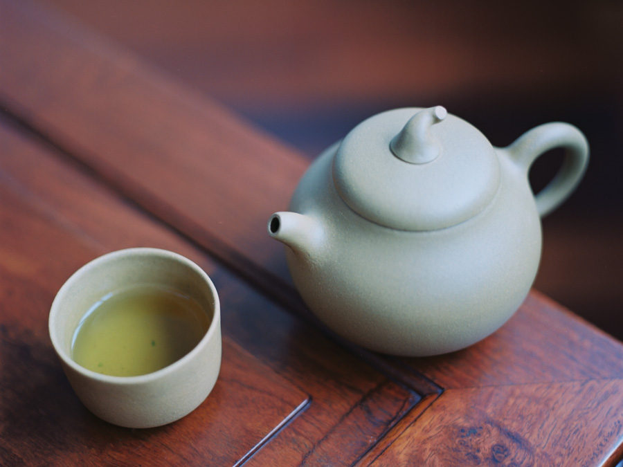 Rituel du thé : la spiritualité dans une tasse de porcelaine